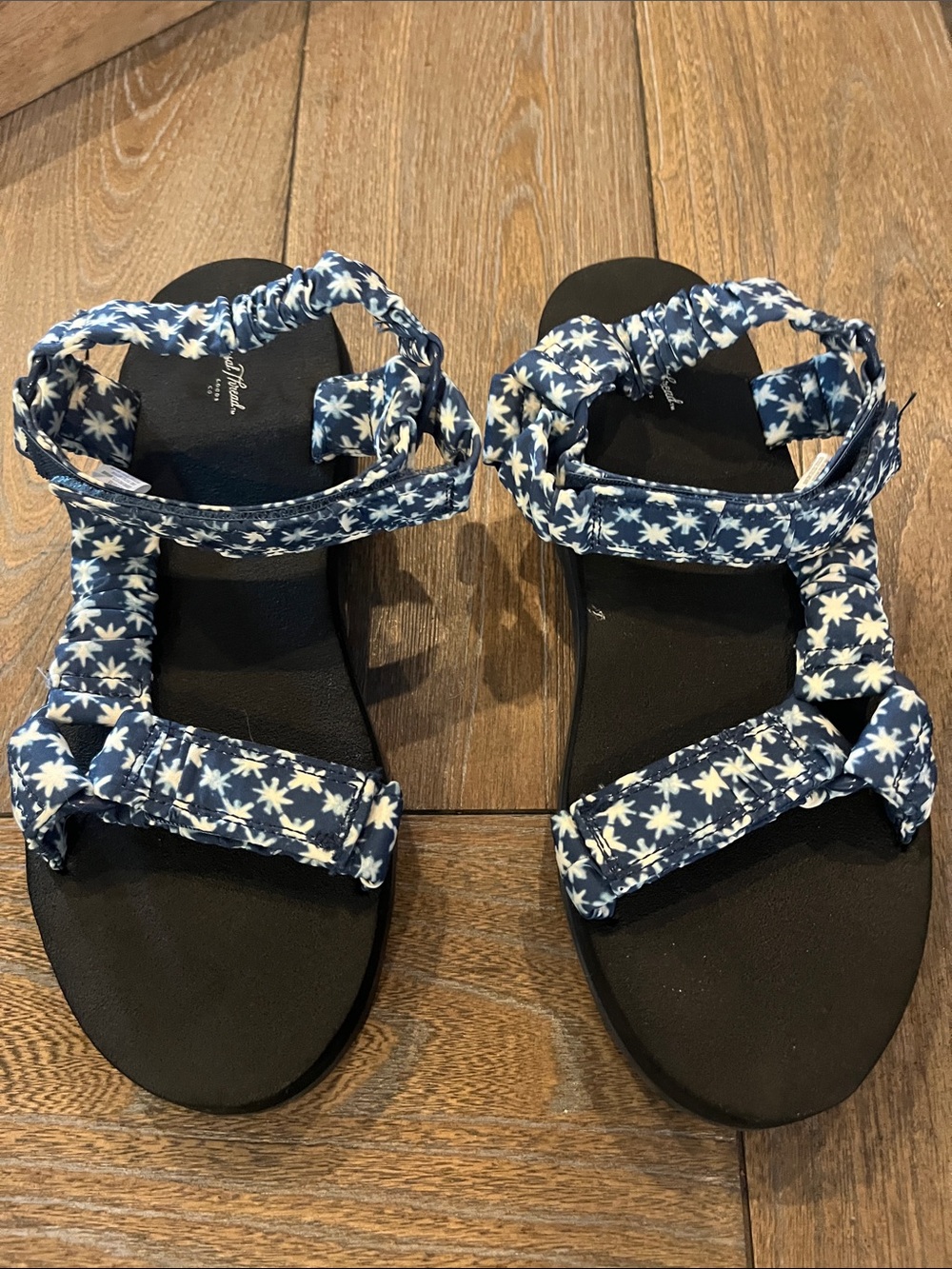 Universal Thread Blue Floral Strap Sandals